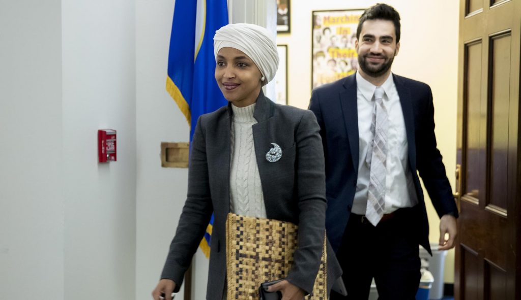 La Cámara de EEUU cesó a la demócrata Ilhan Omar de una comisión por comentarios antisemitas