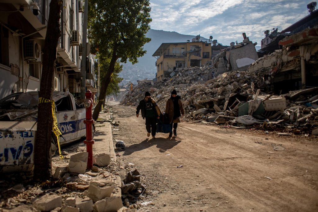 25 mil embarazadas darán a luz en un mes en la zona devastada por los terremotos en Turquía