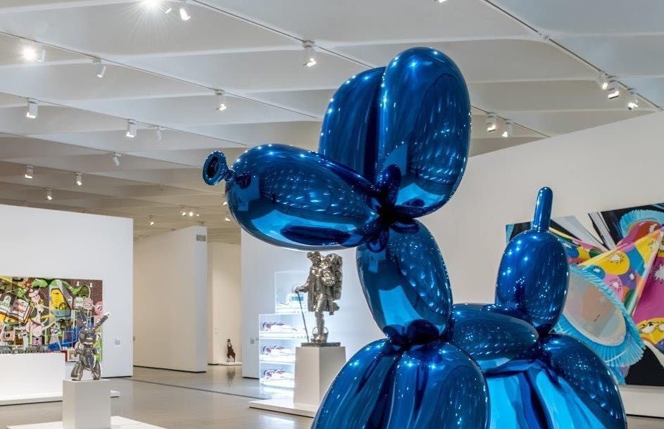 (+Foto) Mujer rompió accidentalmente una escultura de Jeff Koons exhibida en Miami y valorada en US$ 42 mil