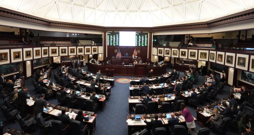 Nueva ley de Florida impedirá usar un pronombre distinto al del sexo con el que nació una persona