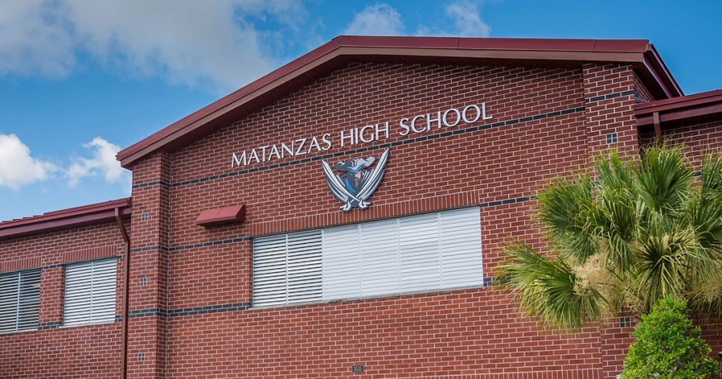 (+Video) Detienen a alumno que casi mata a golpes a una maestra en Flager