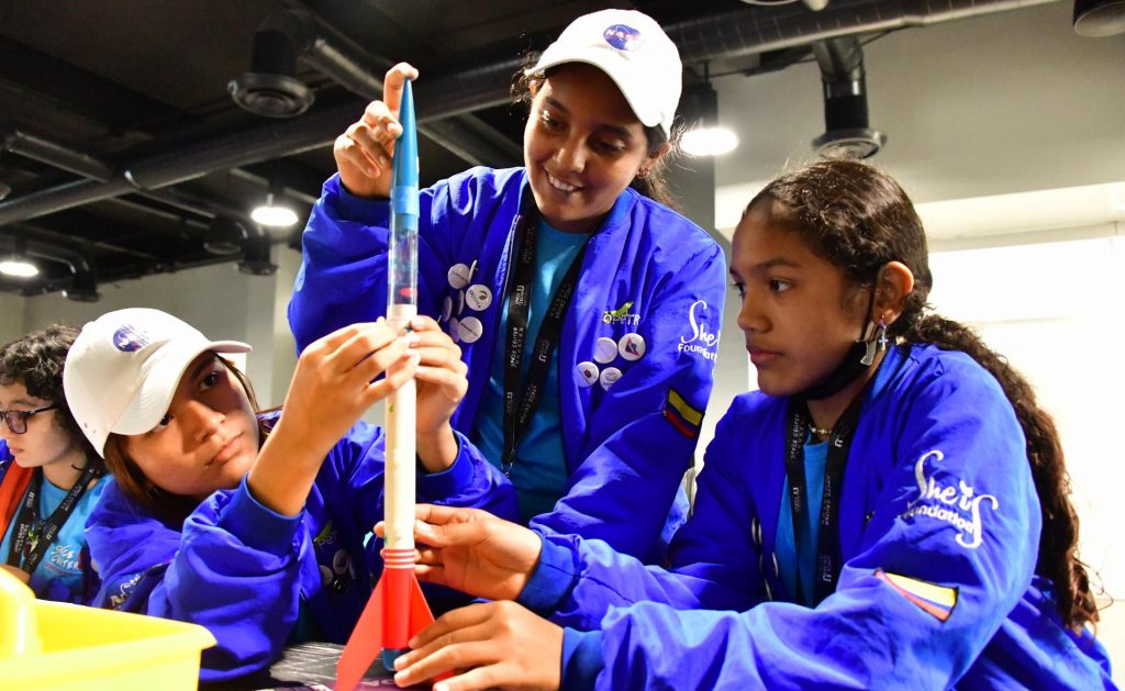 La ciencia también es cosa de niñas: pequeñas genios de América lo confirman