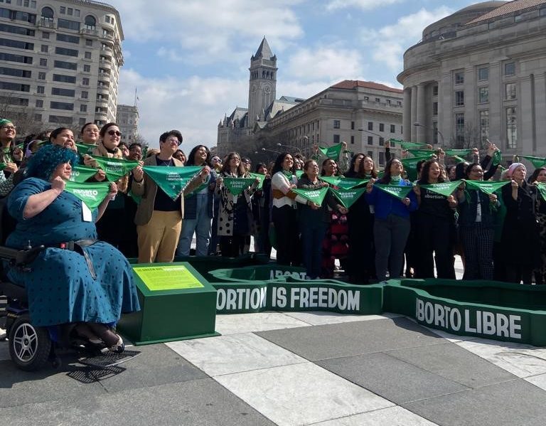Activistas llevaron la "ola verde" del aborto a EEUU