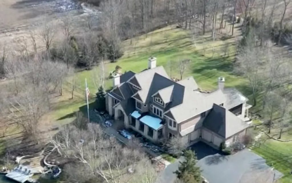 El FBI busca documentos clasificados en la casa de Mike Pence