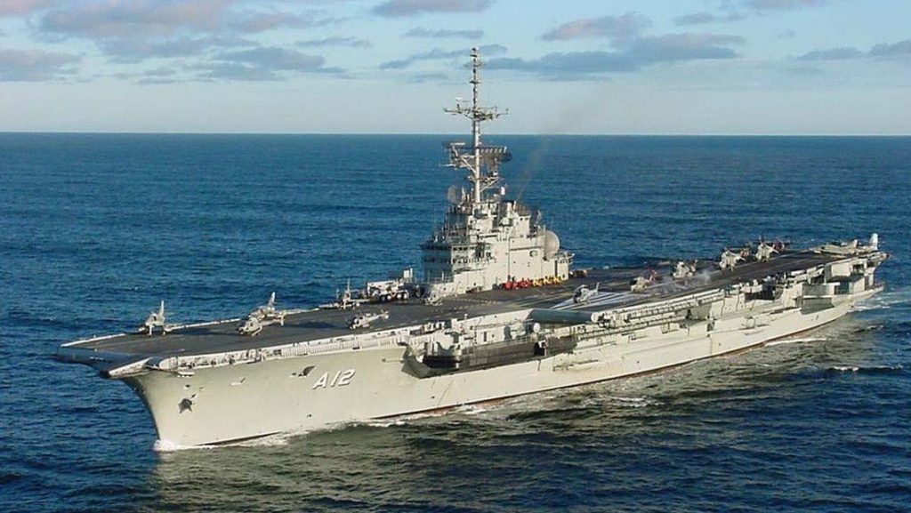 Procuraduría de Brasil busca evitar hundimiento del portaviones con carga tóxica