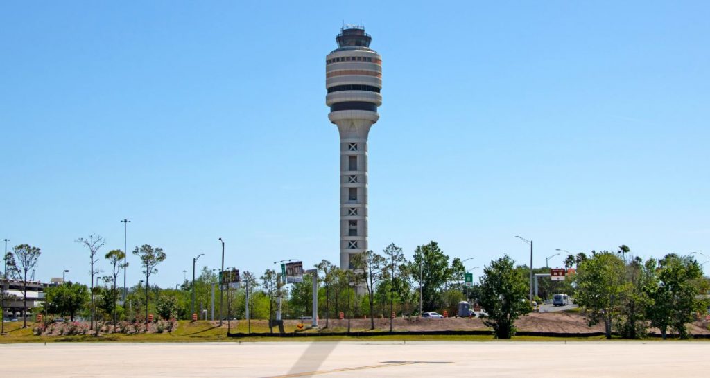 Un hombre fue arrestado por amenazar con una bomba en el Aeropuerto de Orlando