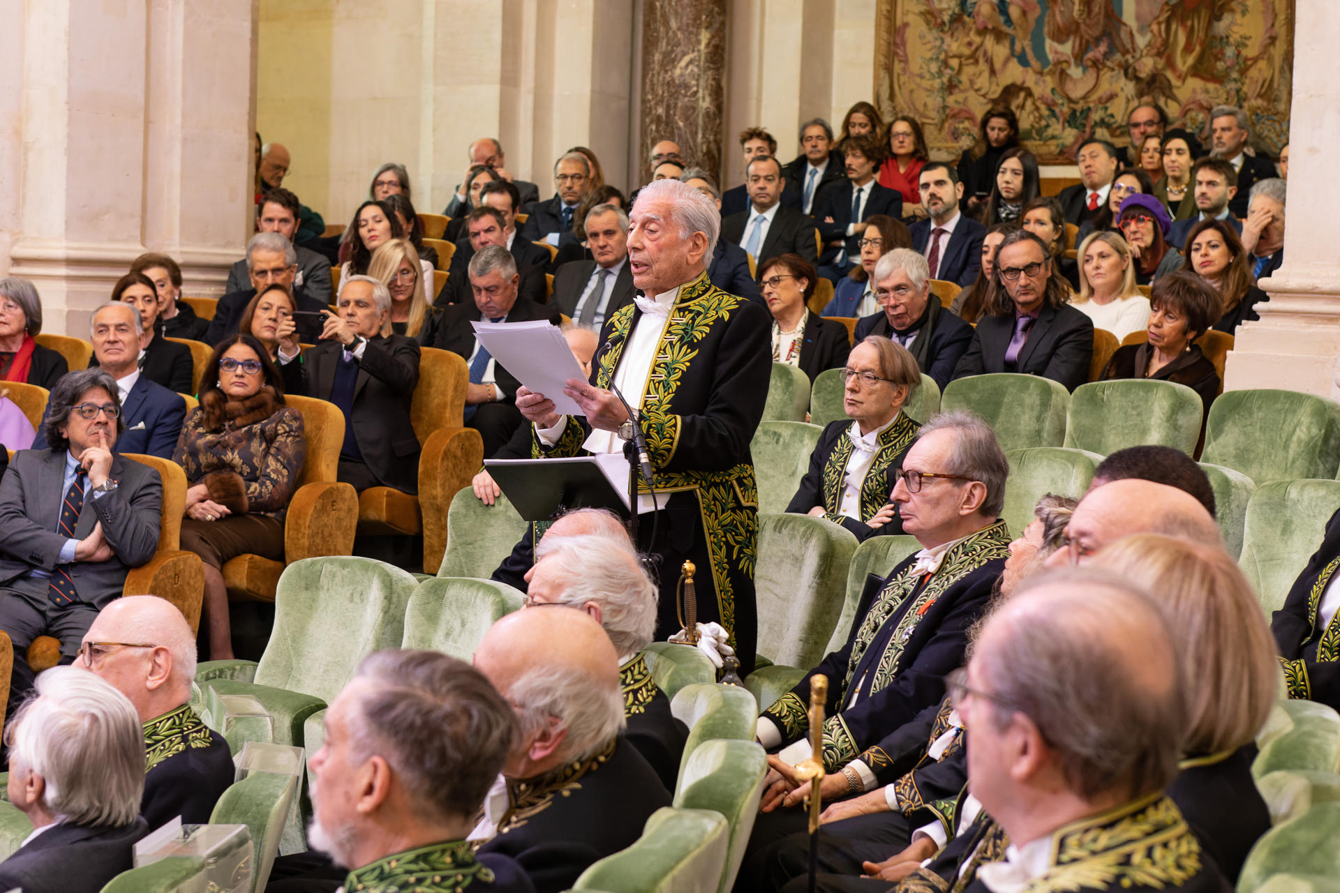 Vargas Llosa ingresa en la Academia Francesa como Inmortal