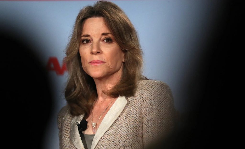 La autora Marianne Williamson anunció que se enfrentará a Biden en la primaria demócrata