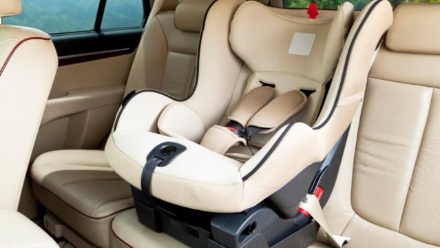 Padre de Florida fue arrestado luego de que su hijo muriera de calor en un auto