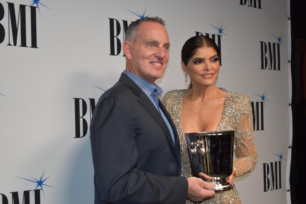 La mexicana Ana Bárbara ganó el premio Icono de los BMI Latin Awards