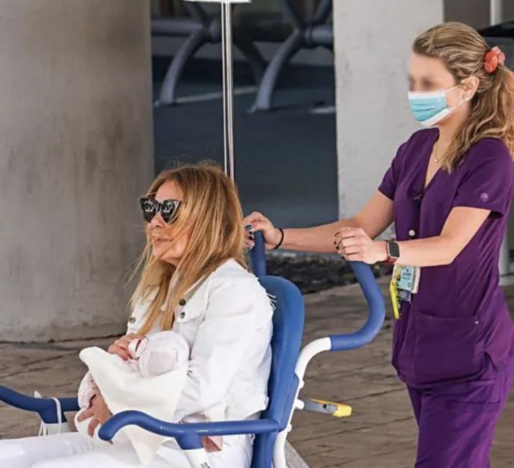 (+Foto) ¡Con 68 años! Ana Obregón se convierte en madre por gestación subrogada en Miami