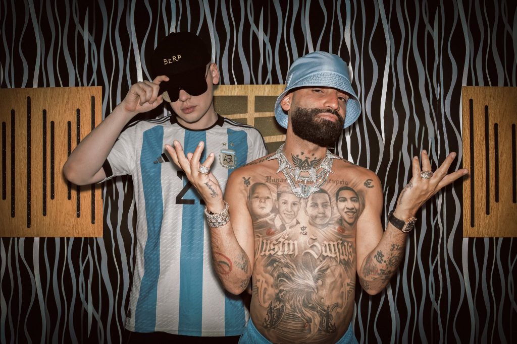 (+Video) Arcángel tira barra tras barra sobre el beat en sesión con Bizarrap