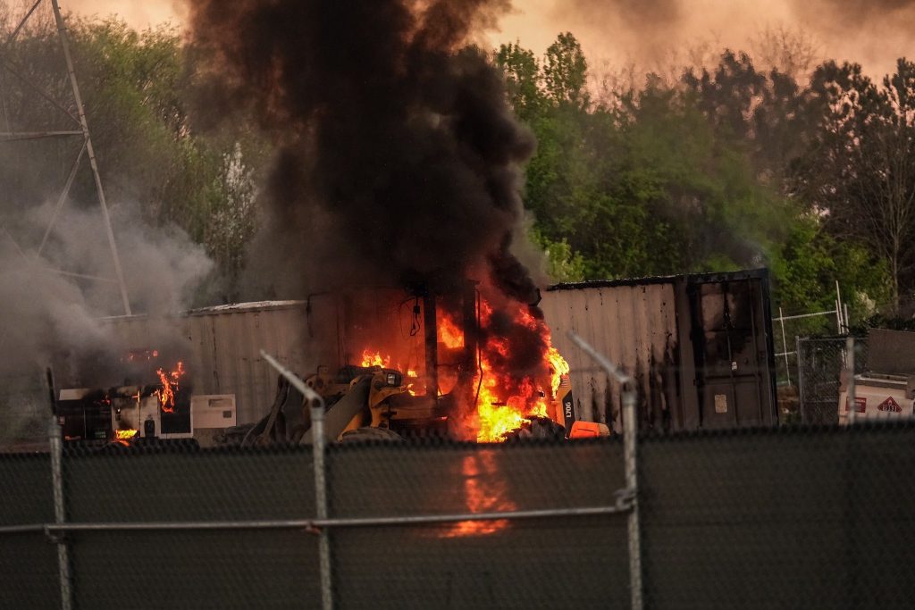 (+Video) Arrestan a 35 personas en Atlanta durante protestas por la construcción de una "Cop City"