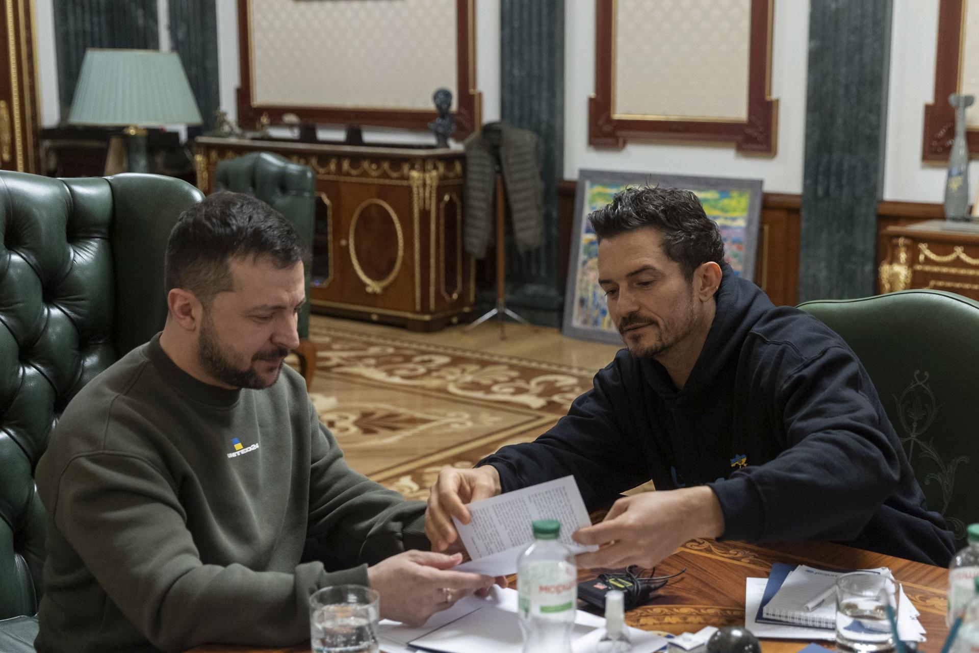 (+Video) Orlando Bloom se reunió con Zelenski y esto fue lo que conversaron