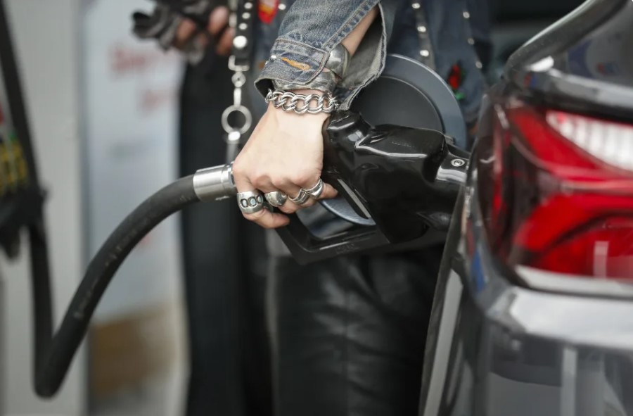 California avanza en la aprobación de ley que penaliza precios de la gasolina