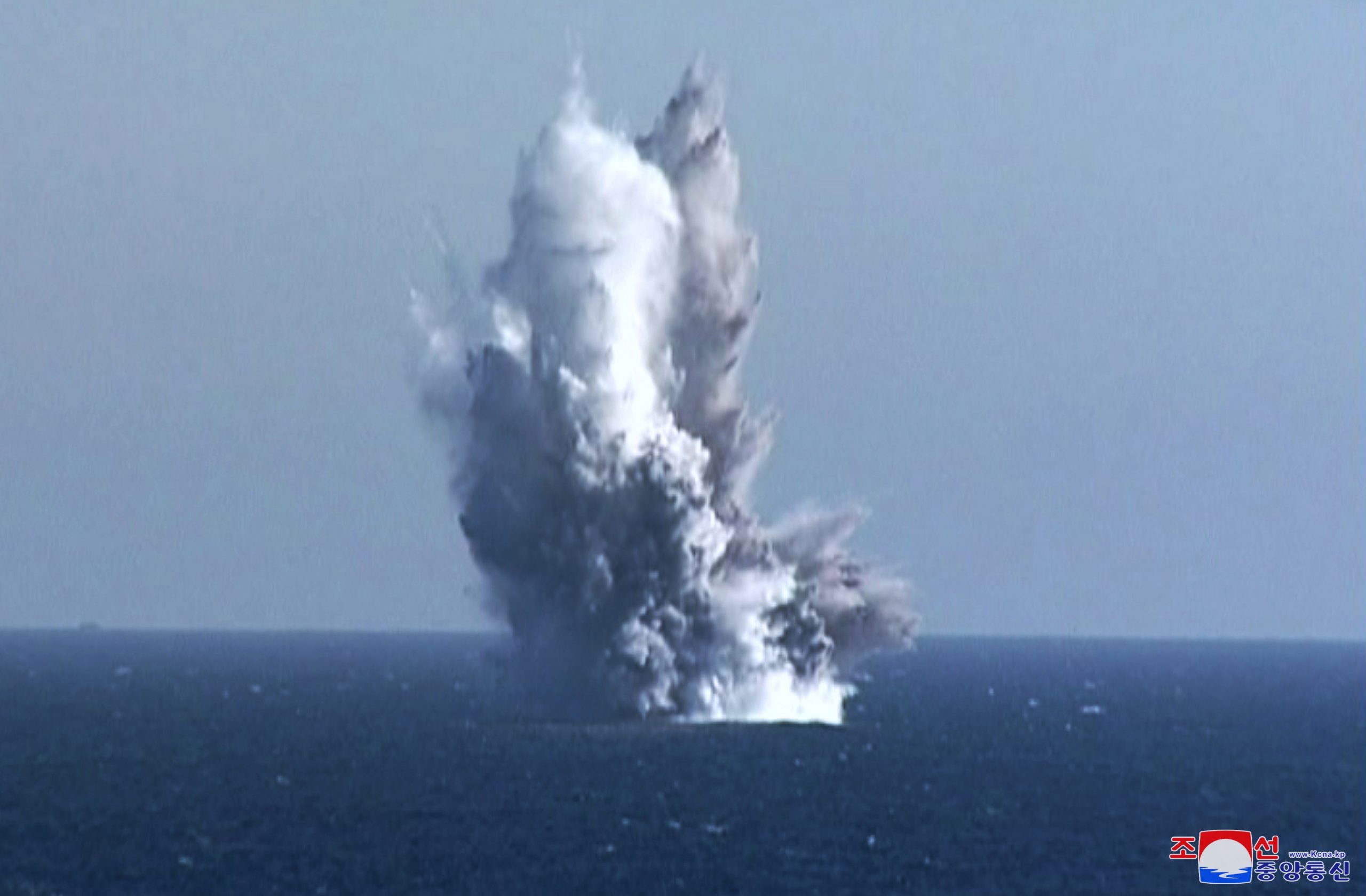 Corea del Norte prueba un dron submarino nuclear que genera tsunamis radiactivos