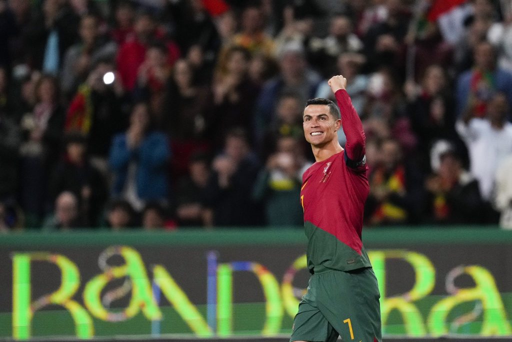 4-0. Doblete y nuevo récord de Cristiano en el debut de Martínez con Portugal