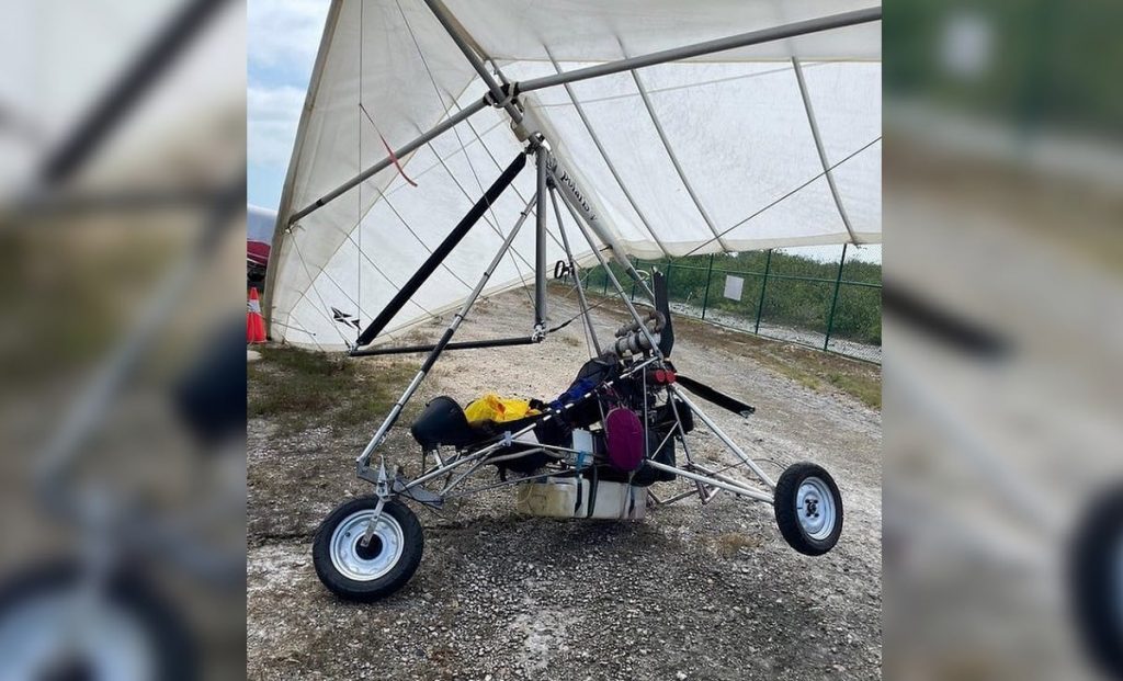 Mil formas de llegar: 2 cubanos llegan a Cayo Hueso en un ala delta con motor