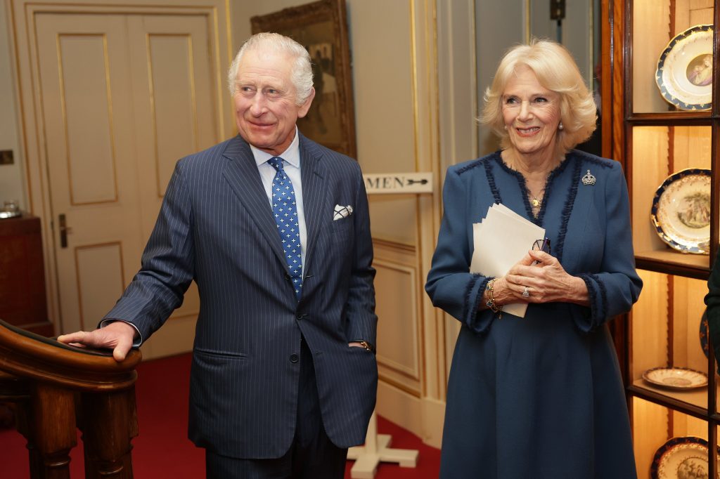 Príncipe Harry en contacto por "email" con oficina de Carlos III