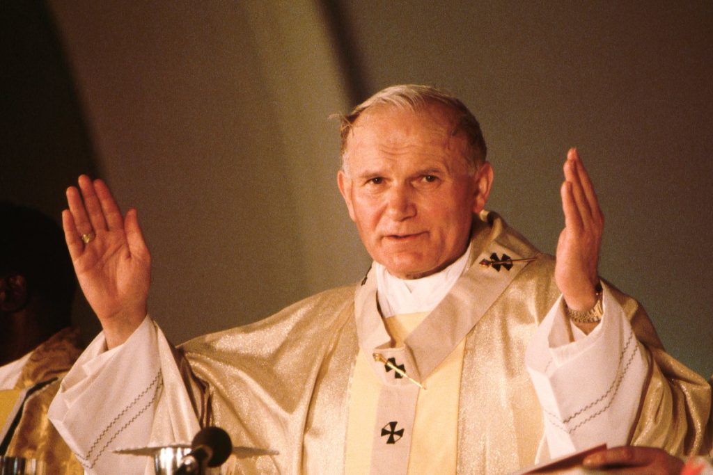 ¿Juan Pablo II protegió a los curas pedófilos Documental polaco revela nueva investigación