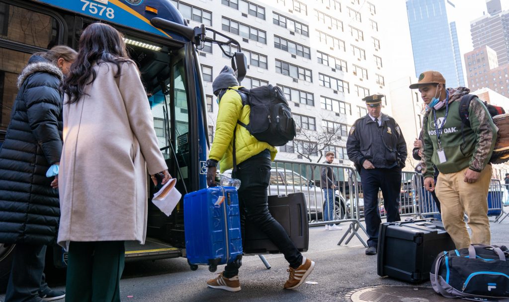 Nueva York dará asistencia a inmigrantes con el apoyo del sector privado