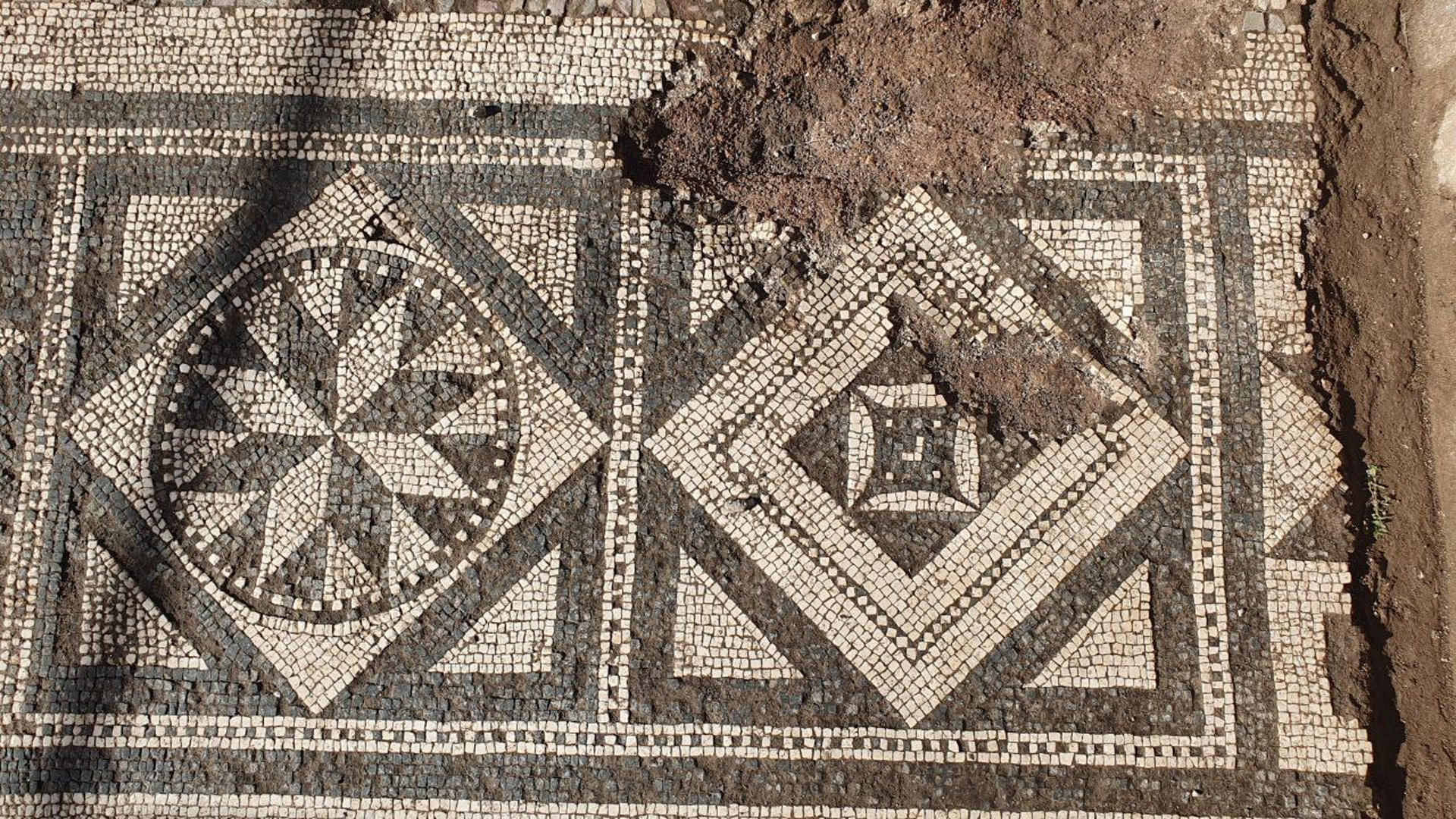 Durante excavaciones en Pompeya descubren mosaicos perfectamente conservados