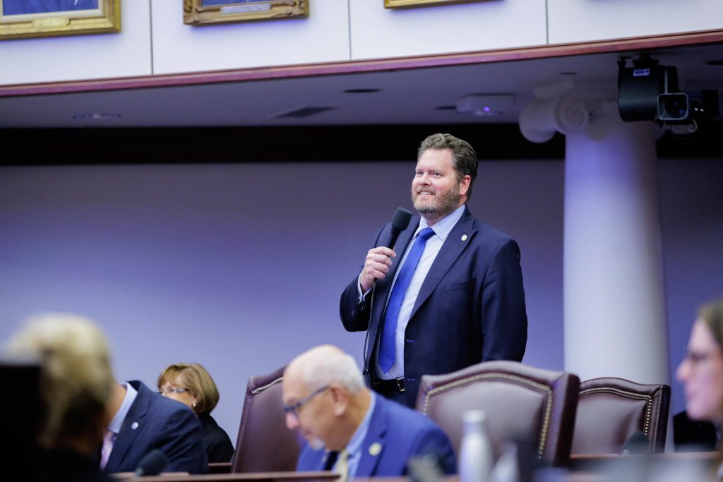 Republicanos proponen que la agresión sexual de niños en Florida se castigue con pena de muerte