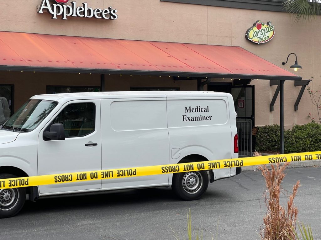 Cliente de restaurante Applebee's dispara y mata a un hombre