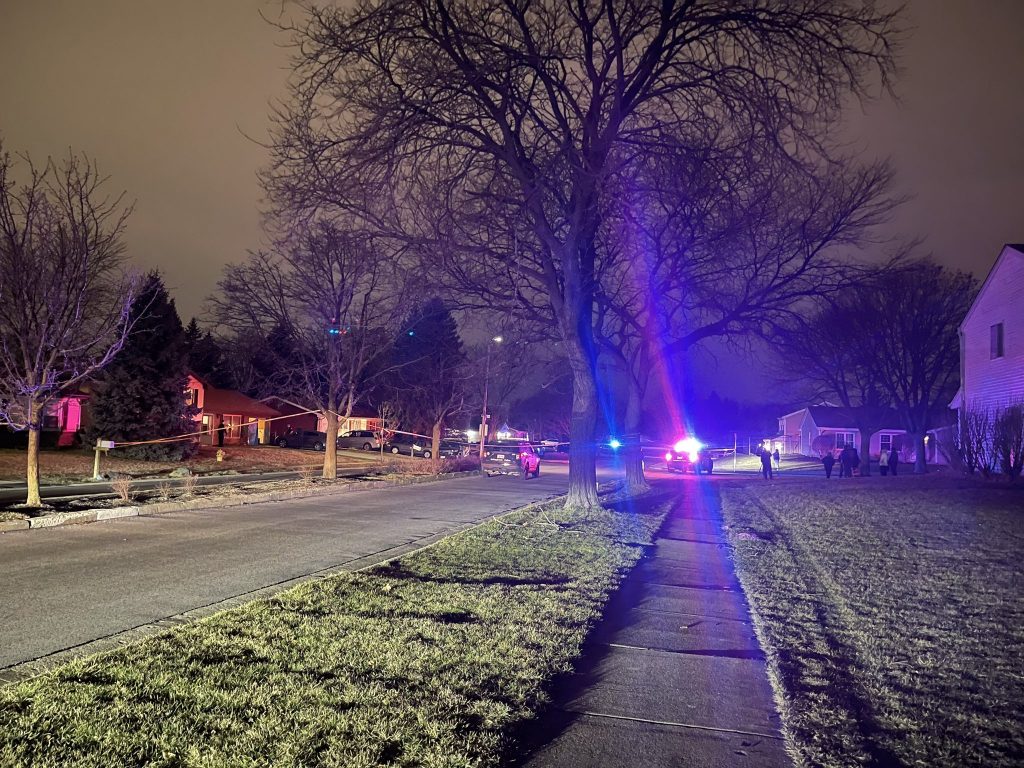Tiroteo en Illinois tras allanamiento de morada deja 3 muertos