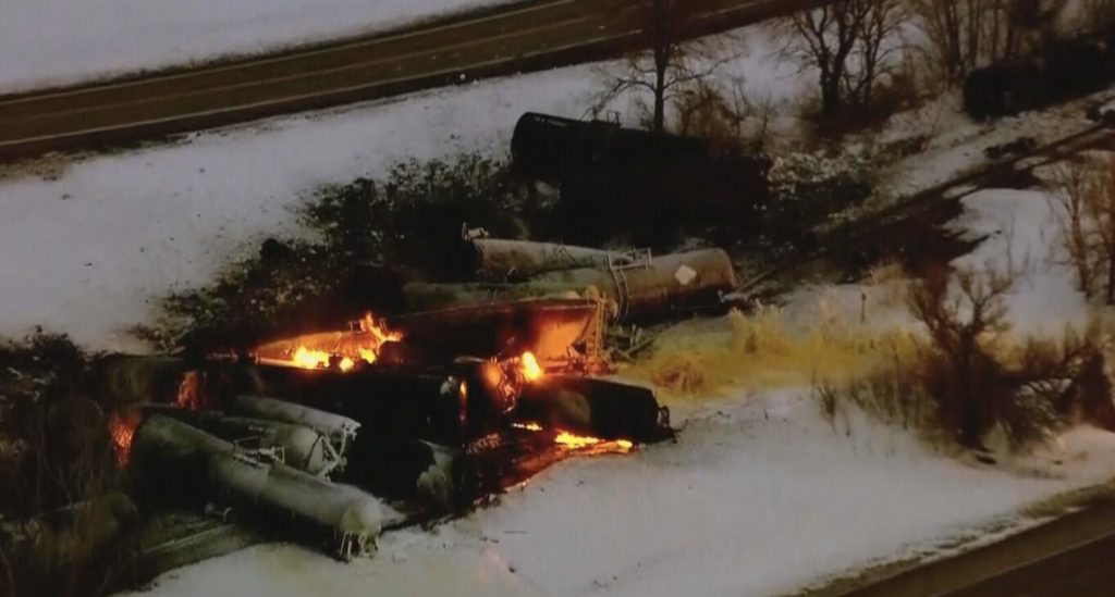 (+Videos) Tren con etanol y jarabe de maíz descarriló en Raymond
