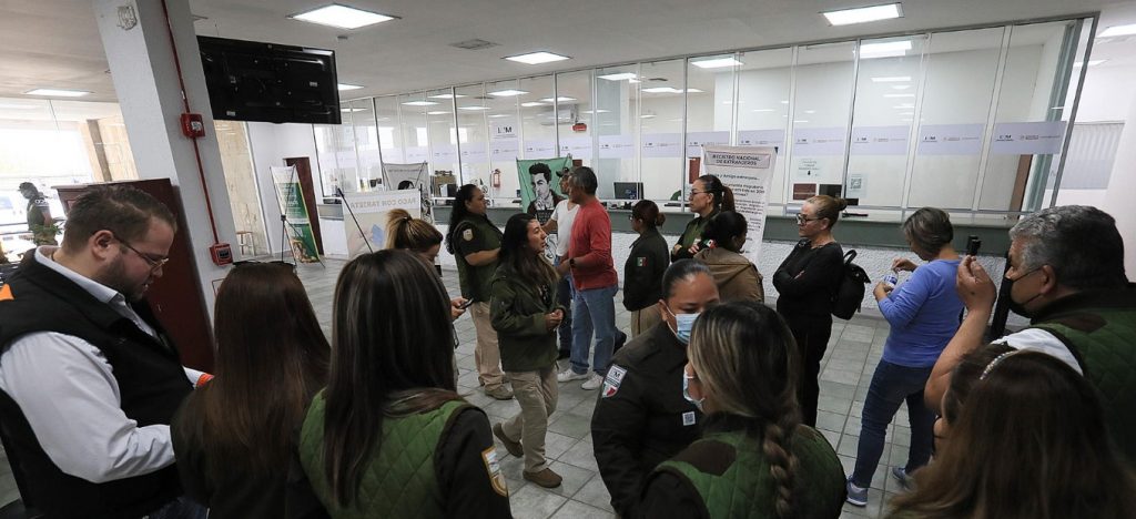 Agentes de migración protestan en norte de México por detención de compañeros