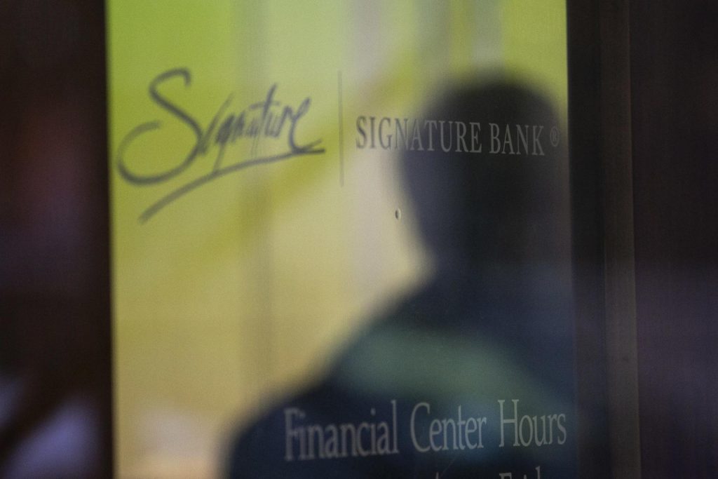 Mañana depresiva en Wall Street bancos estadounidenses nuevamente se tiñen de rojo