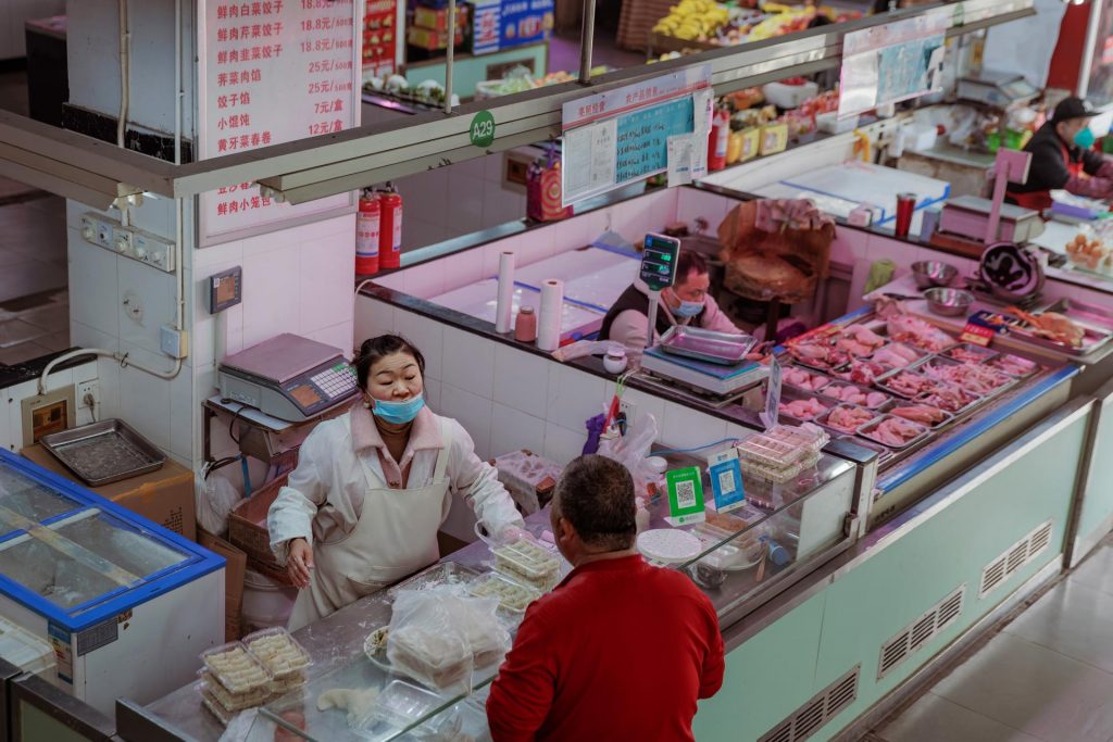 OMS pide a China compartir la información guardada sobre origen de la pandemia