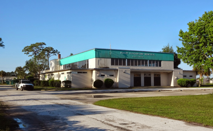 Demandan a las Escuelas Públicas de Orange por propiedad histórica de Hungerford
