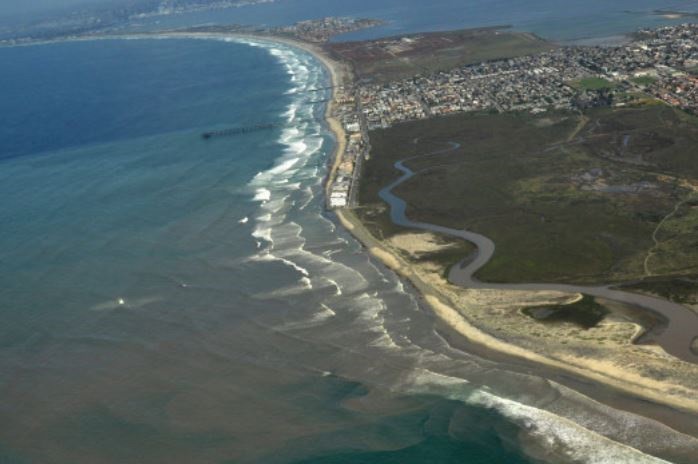 Al menos 8 muertos al chocar 2 embarcaciones con migrantes en costas de California