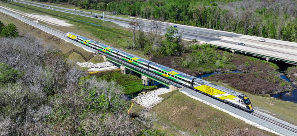 Tren Brightline alcanza las 130 mph en una prueba entre Orlando y Cocoa
