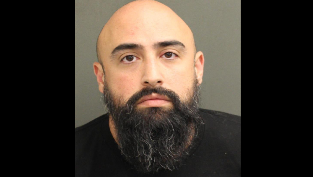 Policía de Orlando identifica al hombre que le disparó a una adolescente en autocine