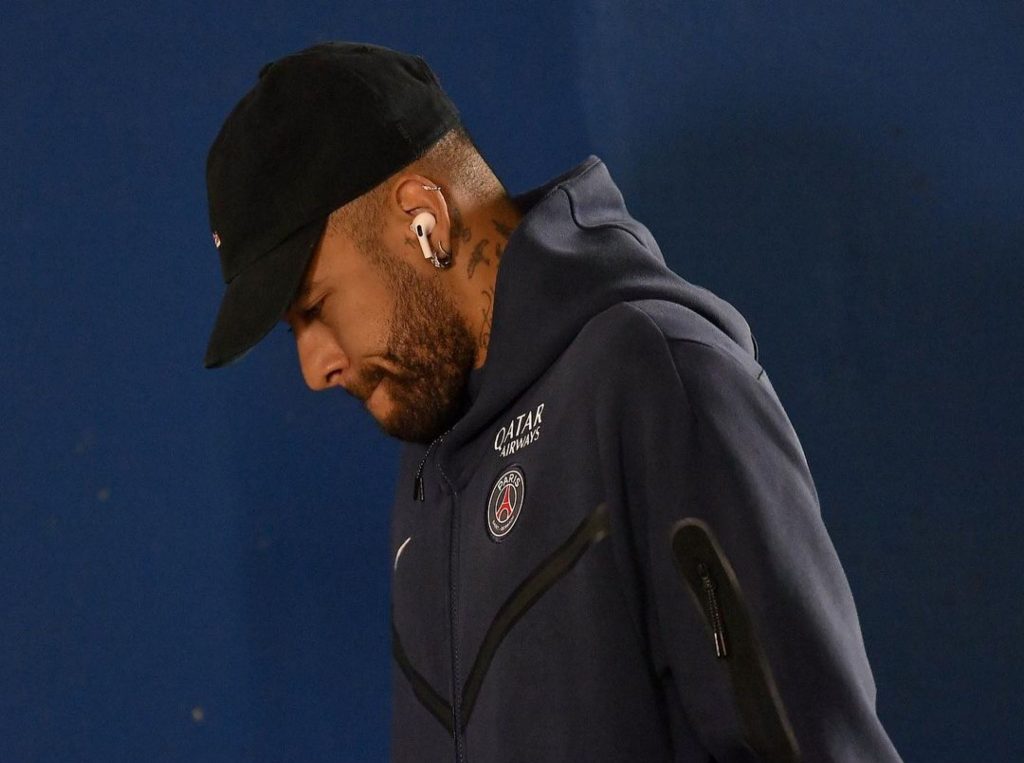 Neymar se operará el tobillo y dice adiós a esta temporada con el PSG