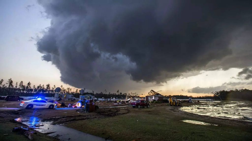 Al menos 23 muertos después de que un tornado arrasara el oeste de Misisipi