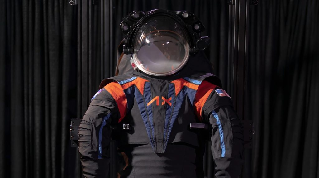 (+Fotos) La NASA revela un prototipo de los trajes espaciales que se usarán en la Artemis III