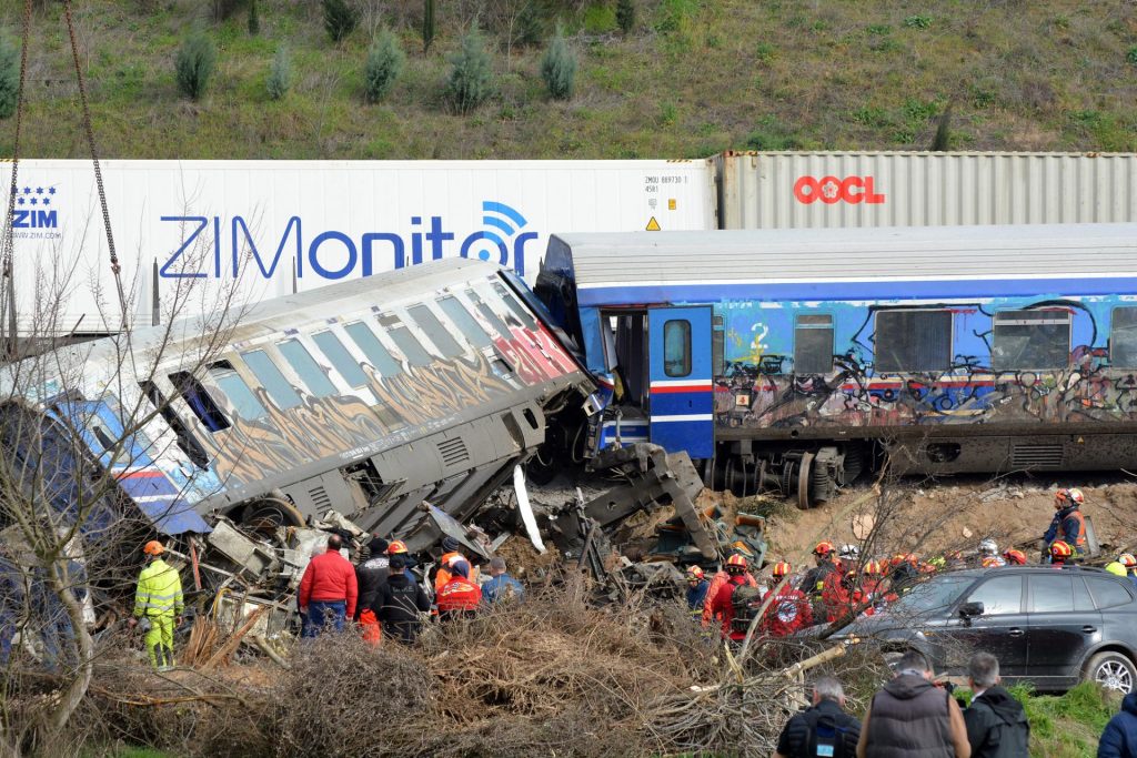 Este viernes concluyen los trabajos de rescate tras choque de trenes en Grecia