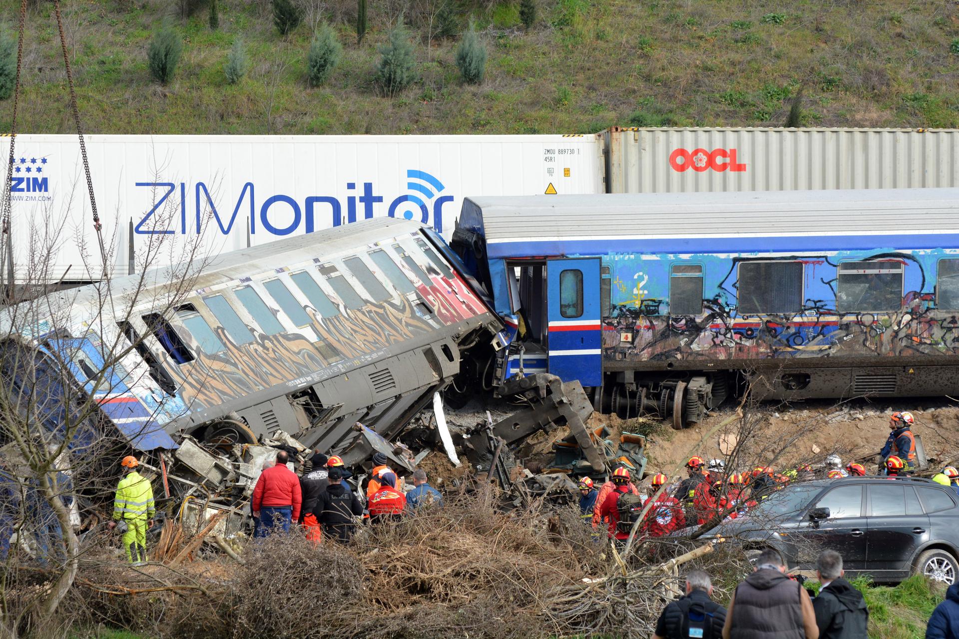 Este viernes concluyen los trabajos de rescate tras choque de trenes en Grecia
