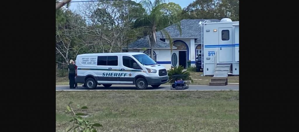 Hallan a 4 personas muertas en una casa de Brevard