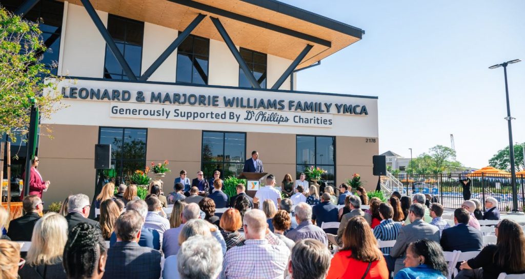 Alcalde de Orlando inaugura una nueva sede de YMCA en Orlando