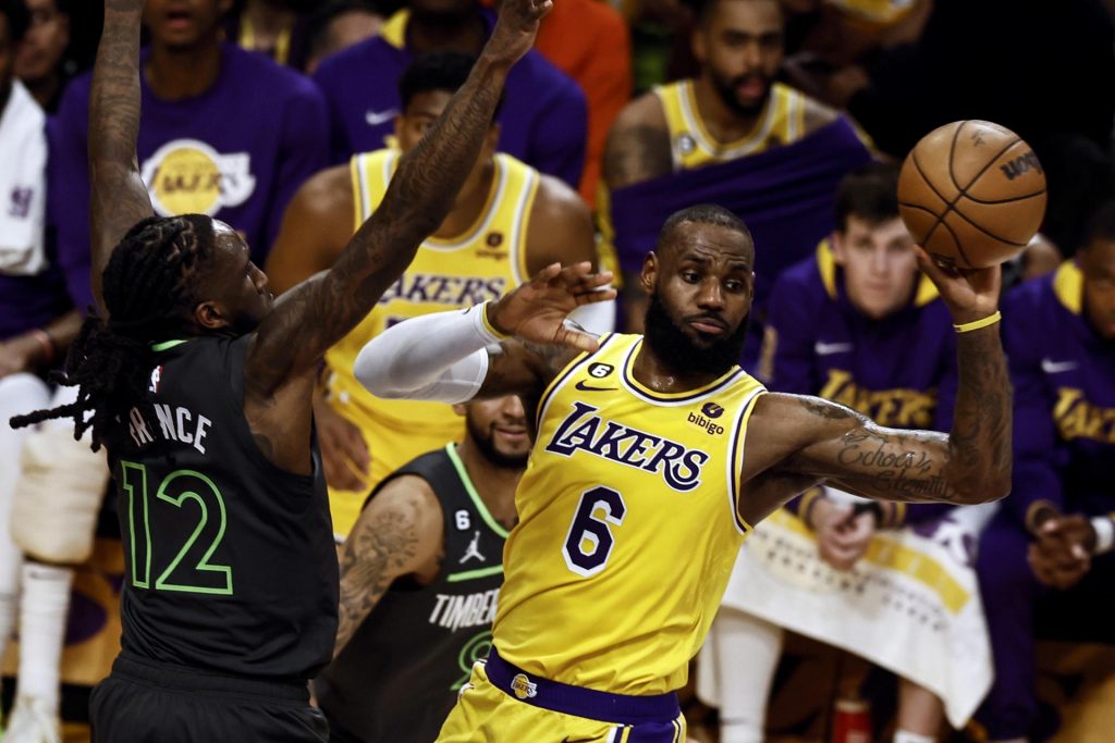 LeBron devuelve los playoffs a los Lakers
