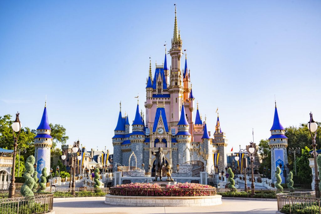Disney inicia segunda ronda de despidos en sus parques temáticos