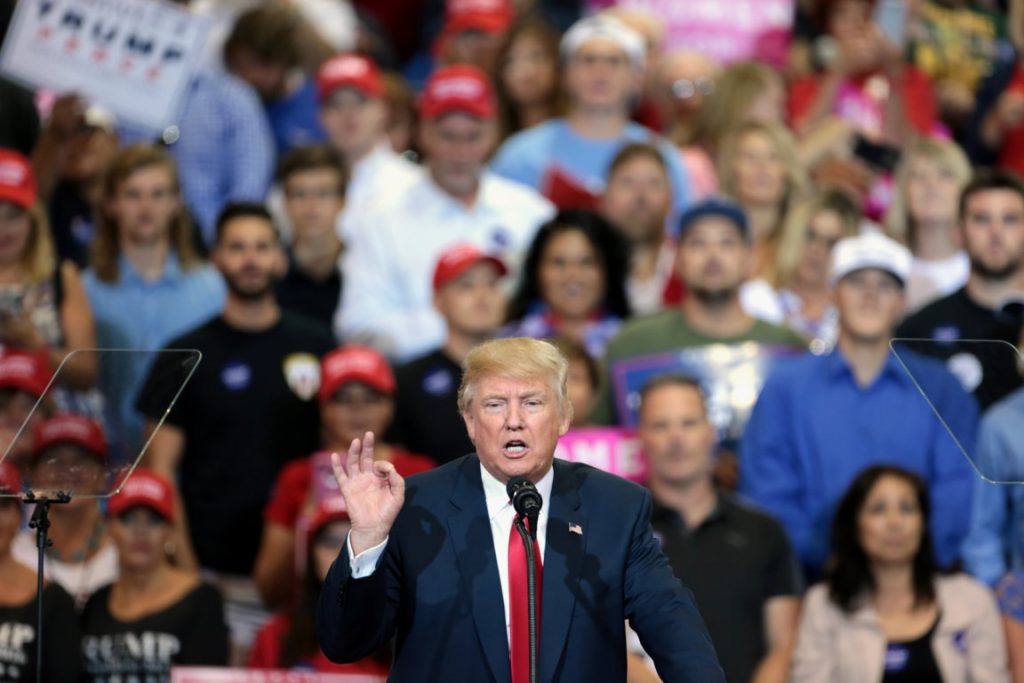 Abogado de Trump insiste en que es víctima de una persecución política