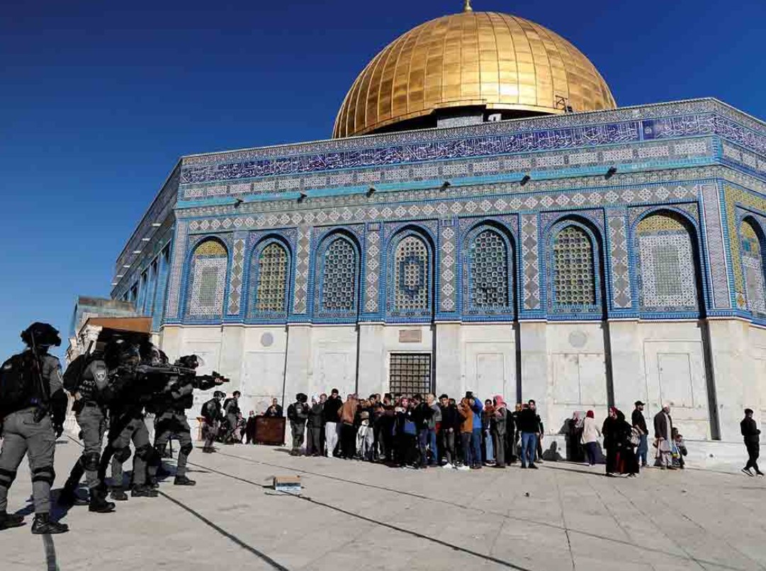 Emiratos condena "el asalto a la mezquita de Al Aqsa por la Policía israelí"