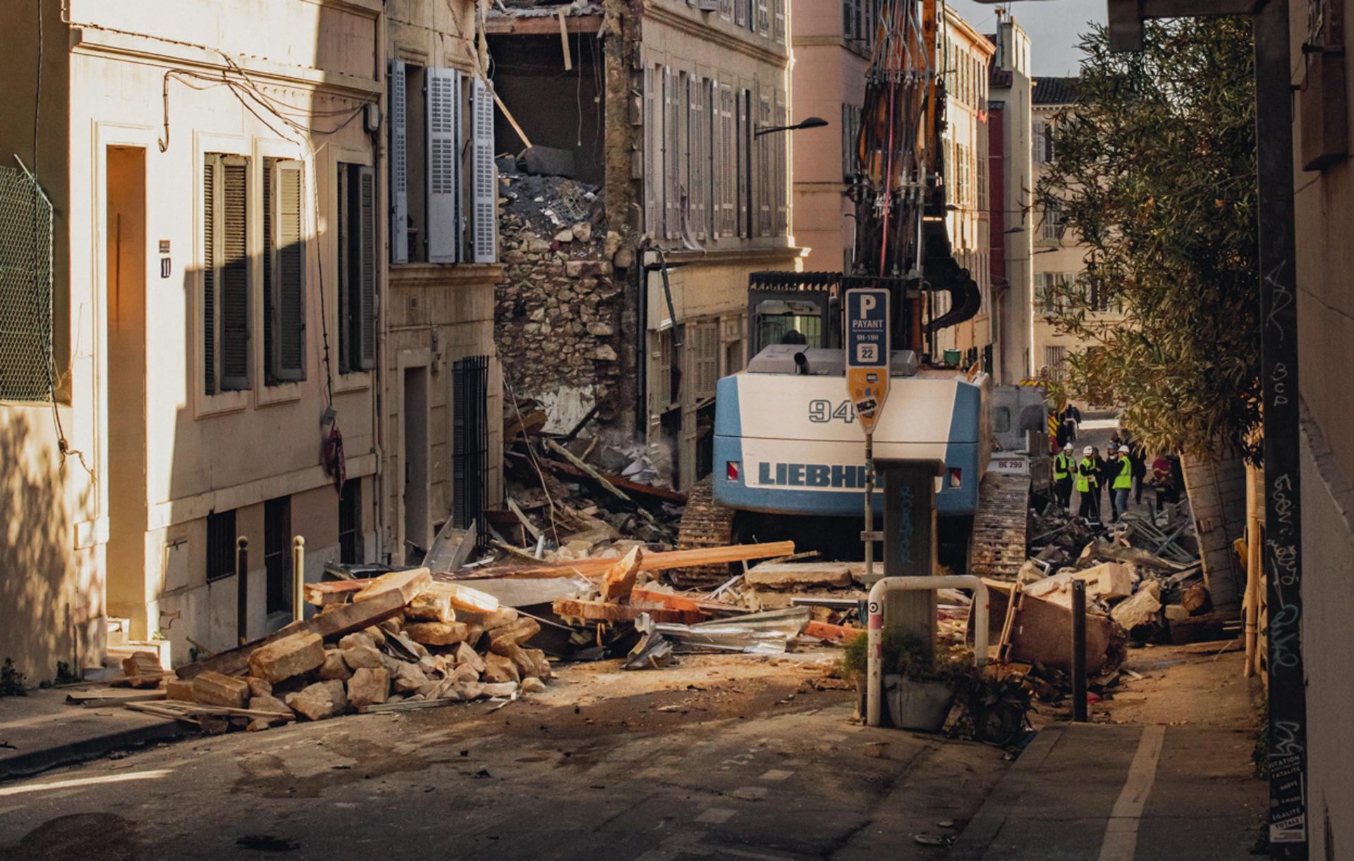 Confirman 4 muertos tras derrumbe de edificio en Marsella