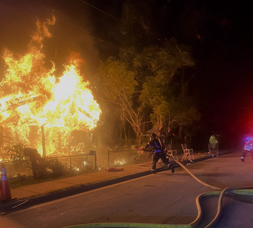Incendio consume una casa en DeLand